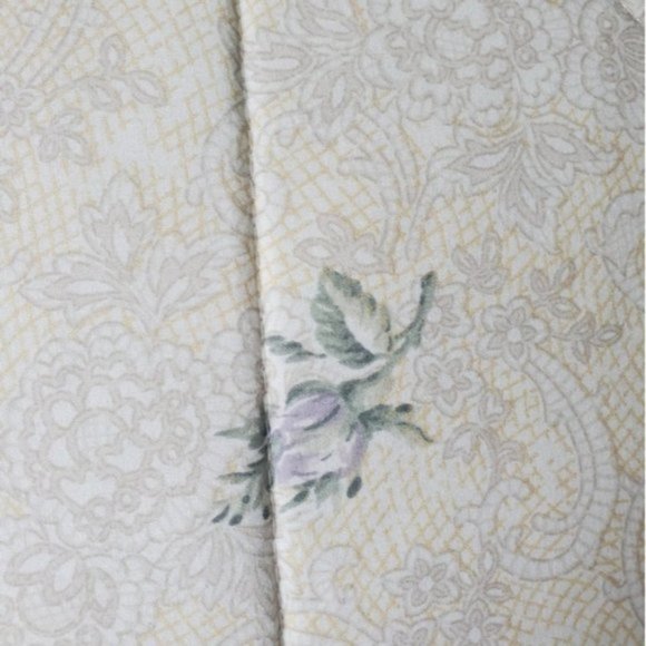 REVERSIBLE BEDDING TWIN- Floral and Cream W large pillow case - Picture 9 of 12